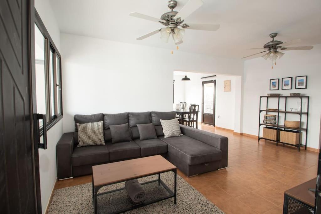 Casa Marlay Spacious, Heated Pool, Bbq & Fast Wi-Fi Only 15 Minutes Walk To Town Playa Blanca  Exteriér fotografie